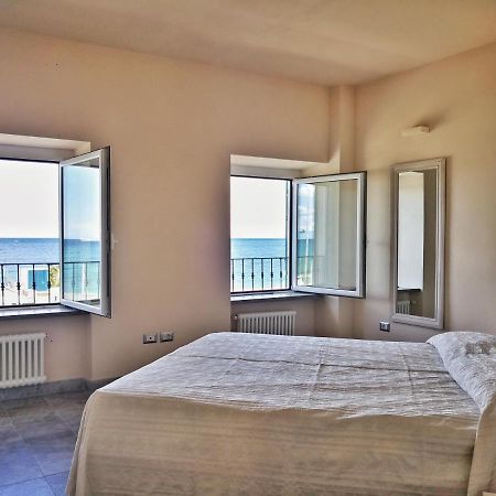 Appartamento Deluxe Con Terrazza Sul Mare Savona Eksteriør billede