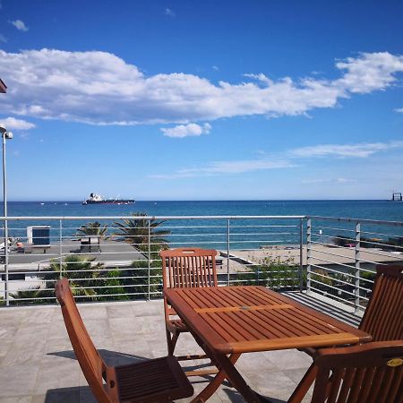 Appartamento Deluxe Con Terrazza Sul Mare Savona Eksteriør billede
