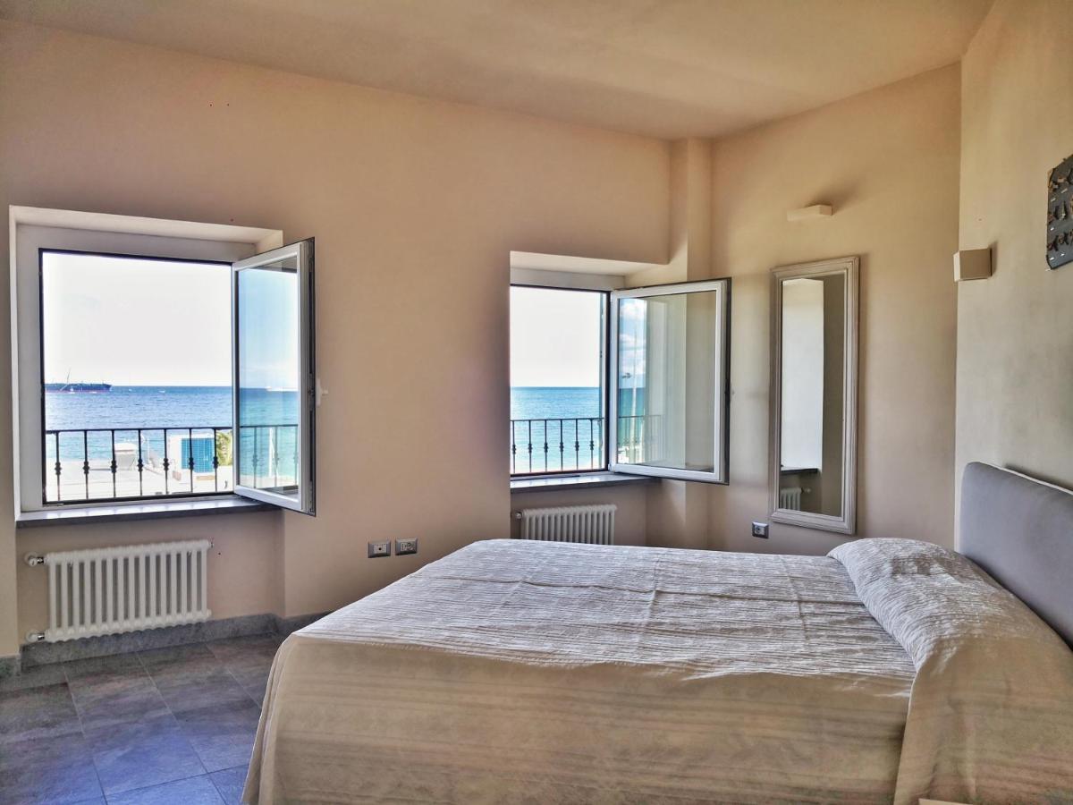 Appartamento Deluxe Con Terrazza Sul Mare Savona Eksteriør billede
