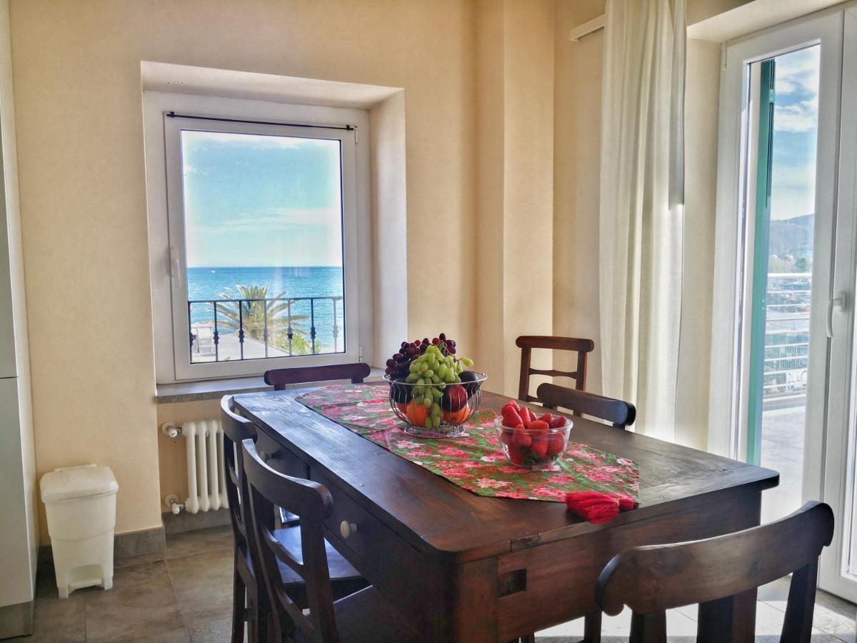 Appartamento Deluxe Con Terrazza Sul Mare Savona Eksteriør billede